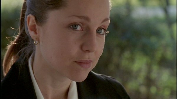 Sarah-Jane in X-Files Season 5 episode Schizogeny