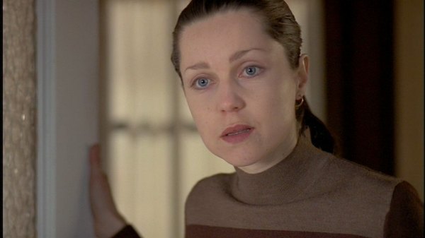 Sarah-Jane in X-Files Season 5 episode Schizogeny (2)