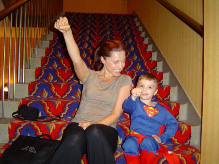 Sarah-Jane with the amazing Superboy EJ at the UK 2006 Smallville convention, 'Insurgence'.
