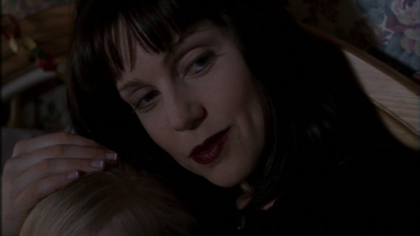 Sarah-Jane Redmond in the third season episode Antipas of Millennium.