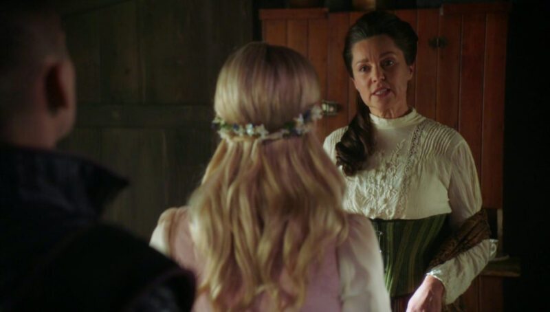 A scene from Once Upon A Time in Wonderland featuring Sarah-Jane Redmond as Anastasia's mother.